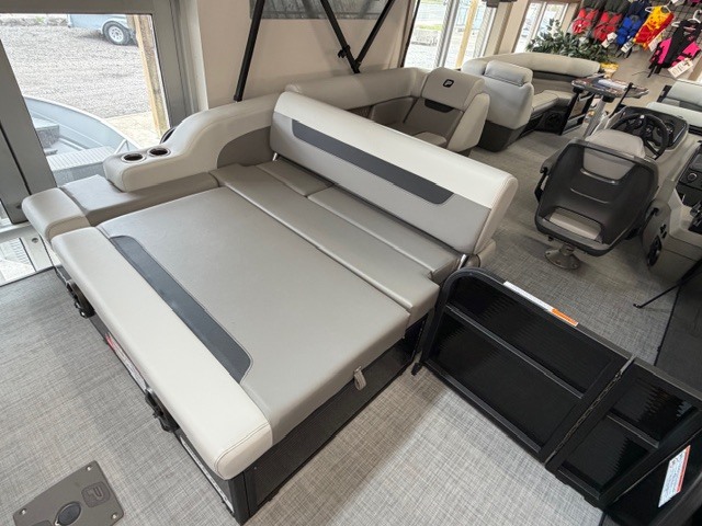 Princecraft Boats  2026 Princecraft Vectra 23' RL Sport Configuration (Black) Photo
